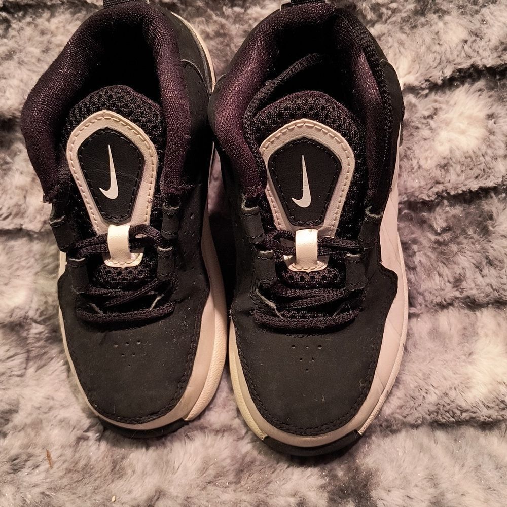 Nike high top sneakers boys